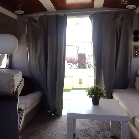 Yach Boat Hotel na wodzie *