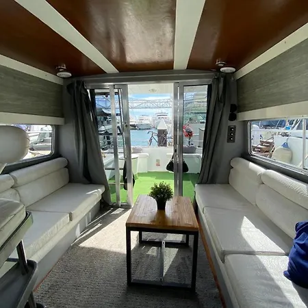 Yach Boat Hotel na wodzie Barcelona